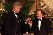 President Clinton toasts Portuguese President Sampaio at the State Dinner.