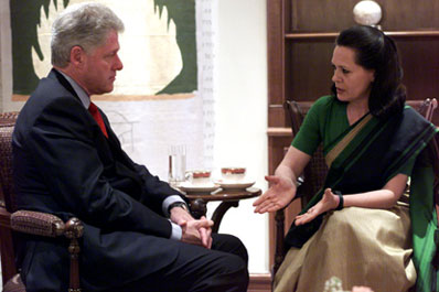 President Clinton meets with opposition leader Sonia Gandhi, Sheraton Hotel.  New Delhi, India.