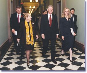 The President with USAID Administrator Atwood, Secretary Albright, Sandra Thurman, and Christopher Jennings arriving at White House World AIDS Day Commemoration (12/1/98)